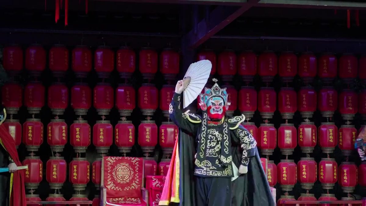川剧变脸 · Sichuan Opera Face-changing