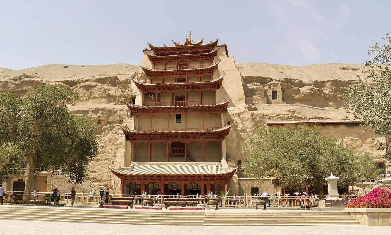 莫高窟九层楼 · The Nine-Story Pavilion