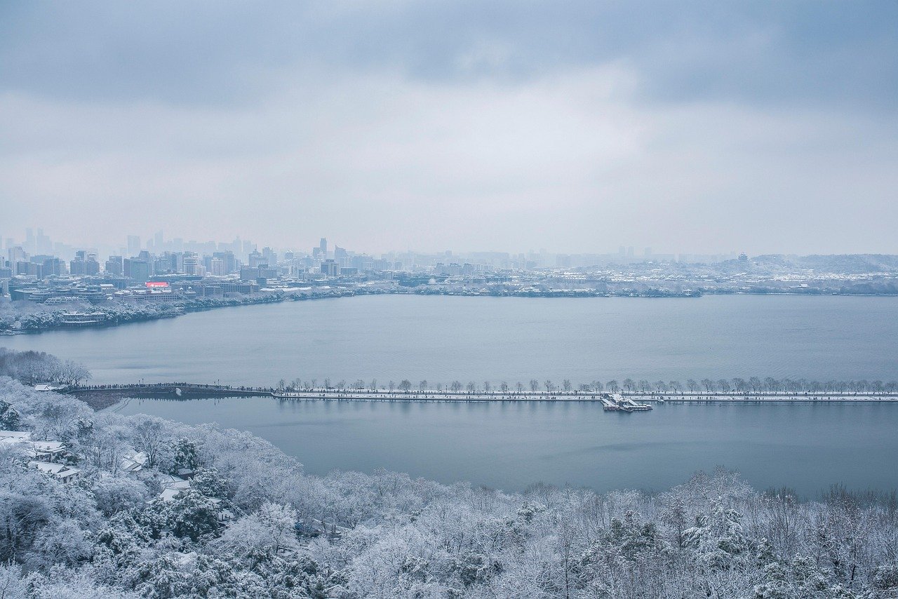 断桥残雪 · Broken Bridge in Snow