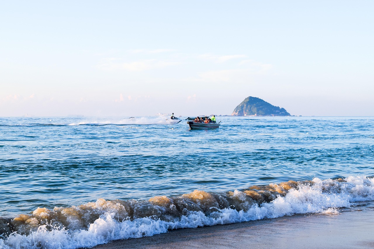东部海岸线 · Eastern Coastline