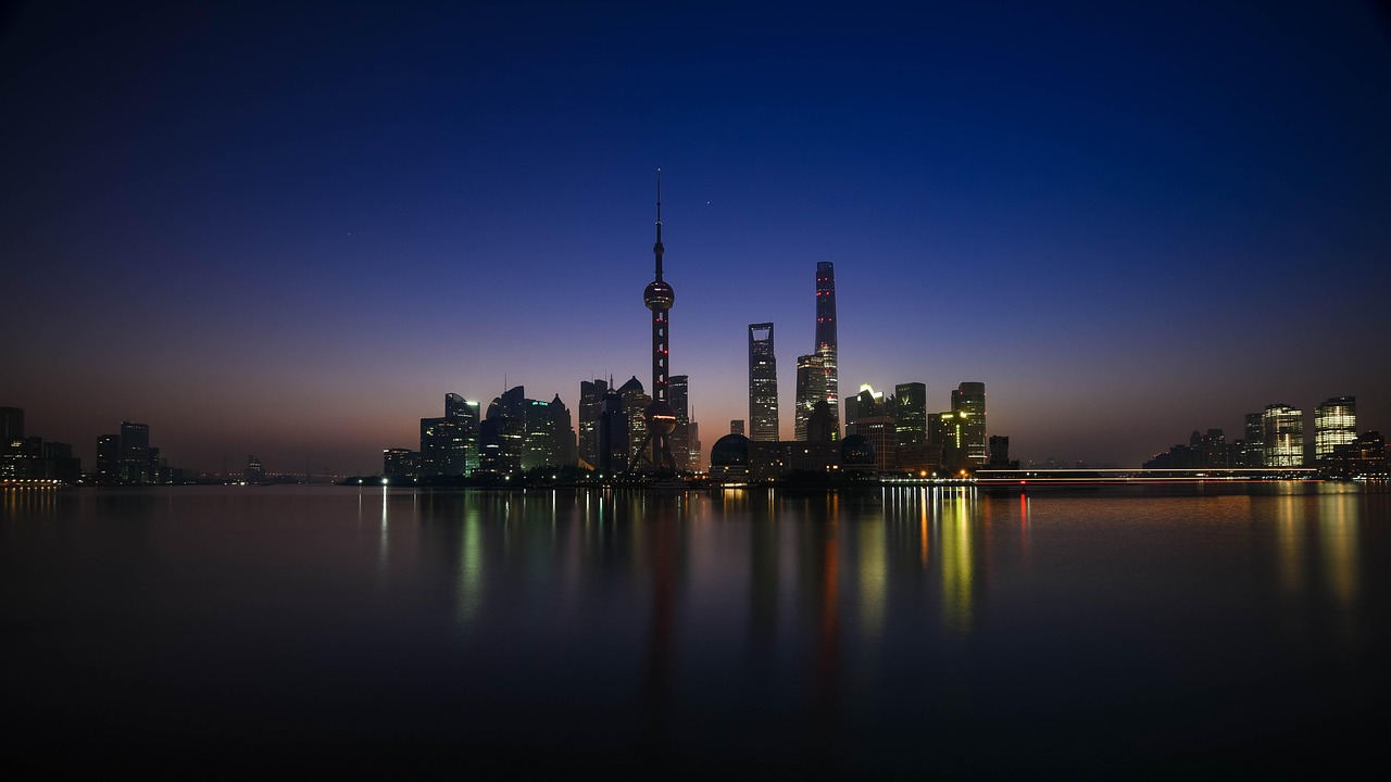 外滩夜色 · The Bund by Night